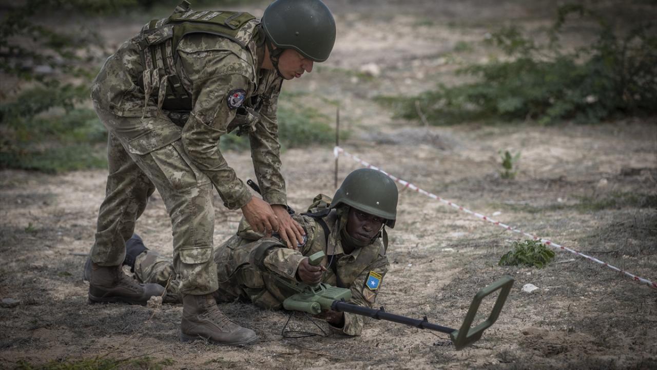 Komandolardan oluşan "Kartal Taburları"