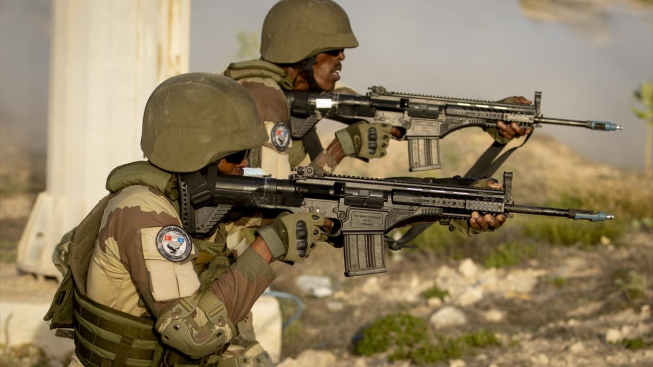 "Kartal Taburları"nın tazeleme eğitimlerini görüntülendi