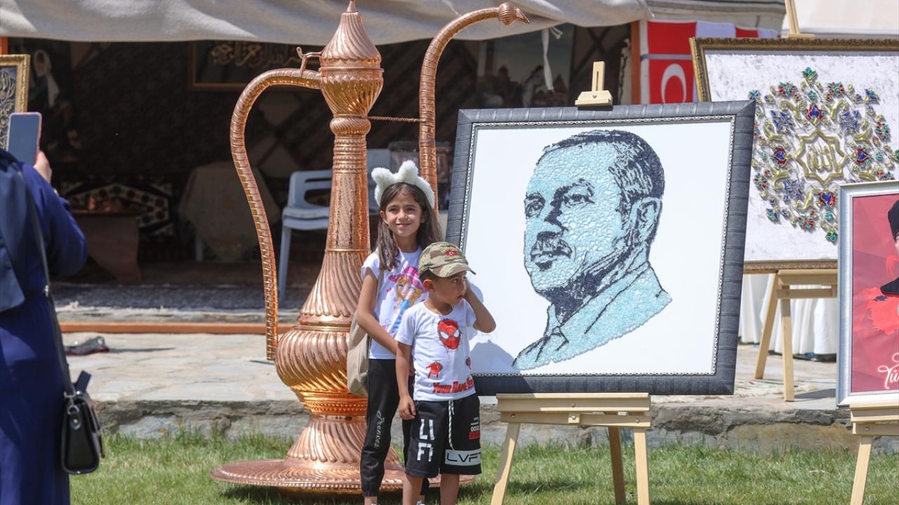 Vatandaşlar gösterileri ilgiyle izledi