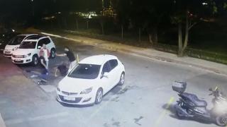 Kadıköy’de boks maçını aratmayan kavga kamerada