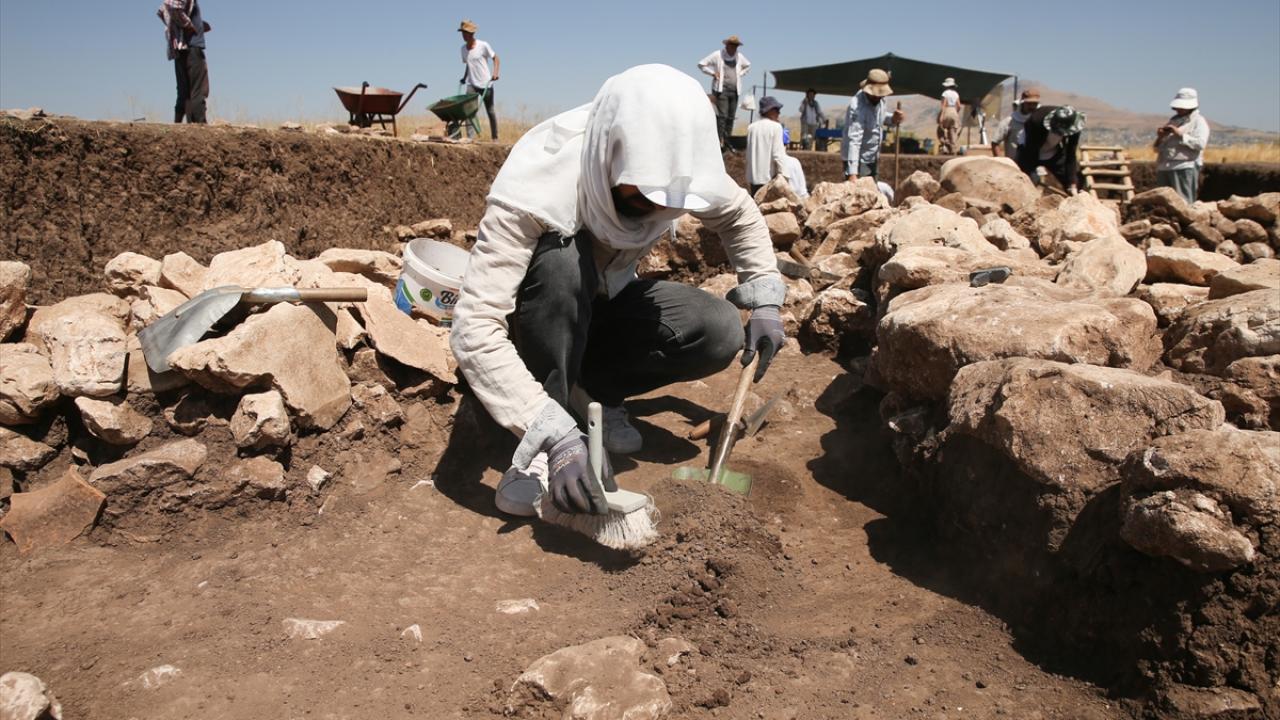 "Yapılar 1,5 metre kalınlığında balçığın altında kalmış"