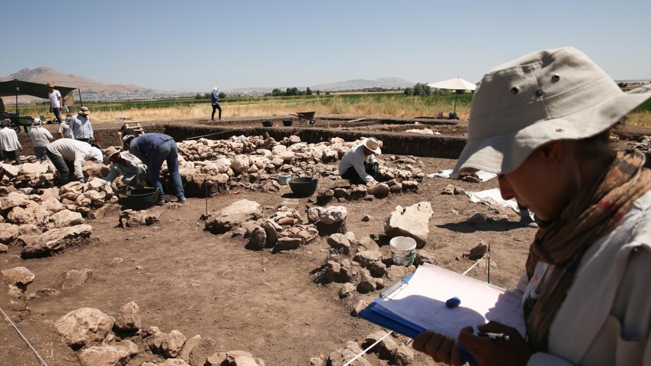 "Mimari yapıdaki yıkıntılar depremlerin sık olduğunu gösteriyor"