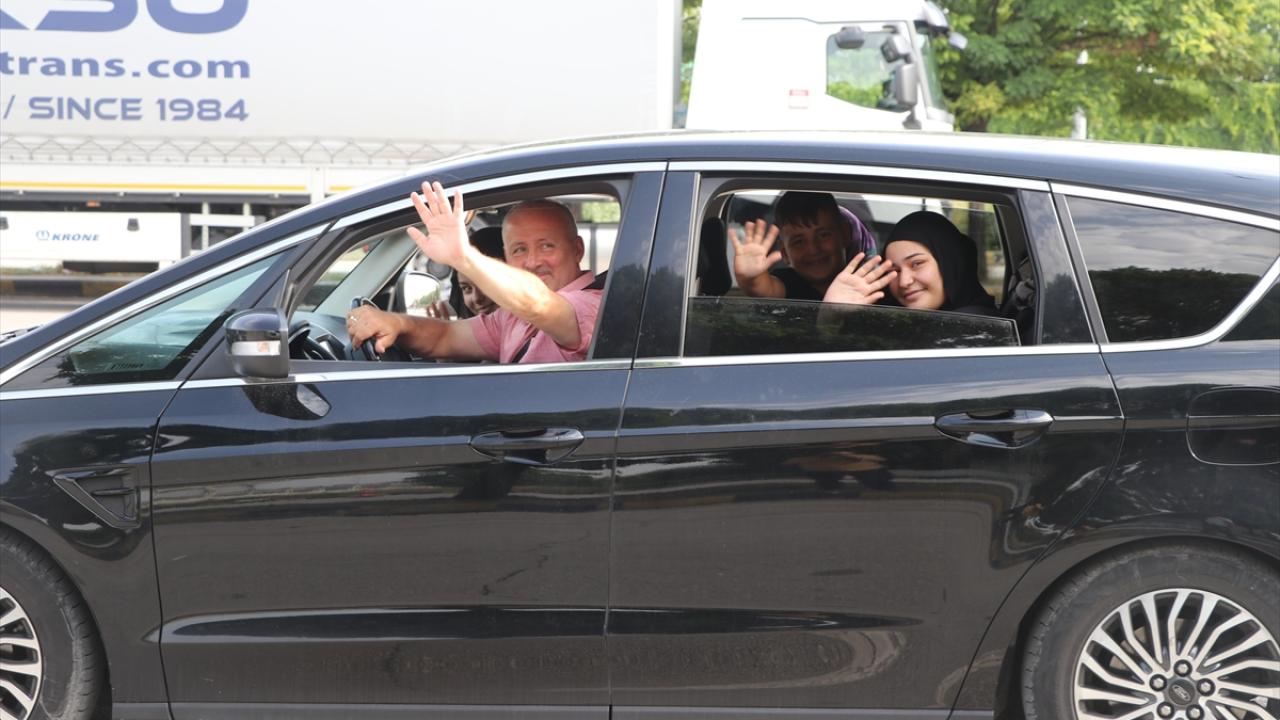 "Gelirken büyük bir sevinç giderken büyük bir hüzün yaşıyoruz"