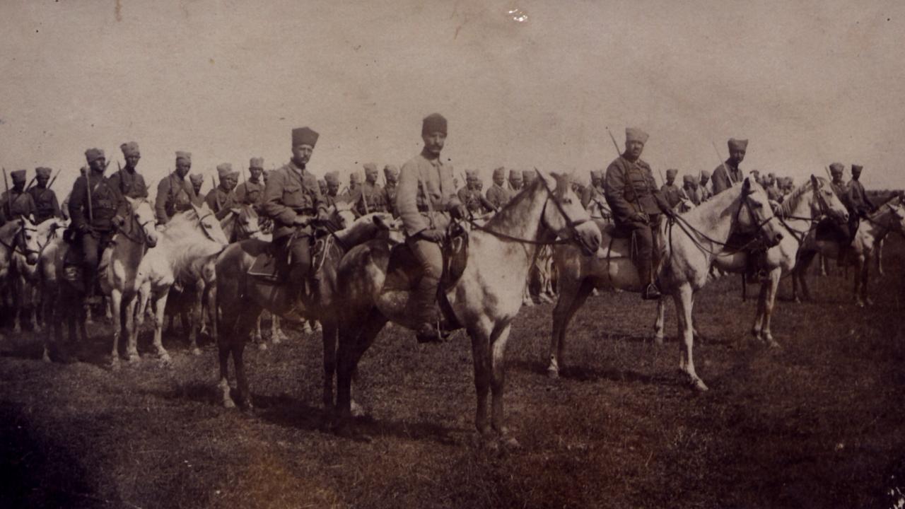 Fotoğrafta bir süvari birliğinin safta duruşu görülüyor. (Arşiv)