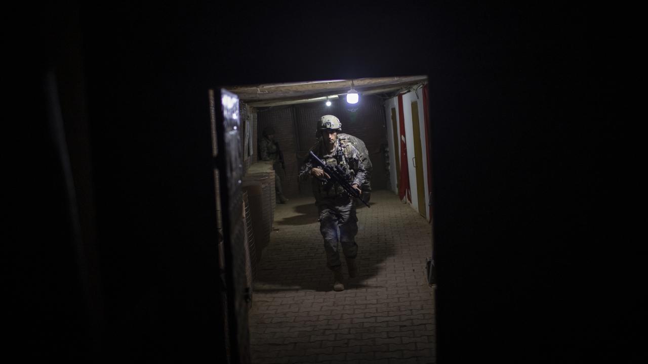 Komandolar eğitimlerle göreve hazırlanıyor