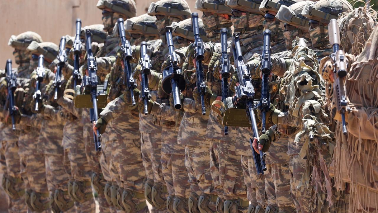 Mehmetçik, dosta güven veriyor, düşmana korku salıyor