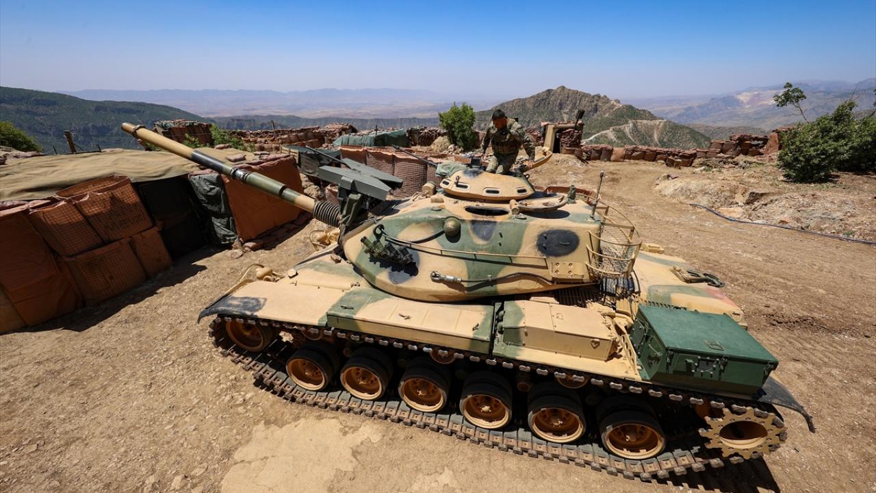 Mehmetçiğin "Pençe"si teröristlerin ensesinde