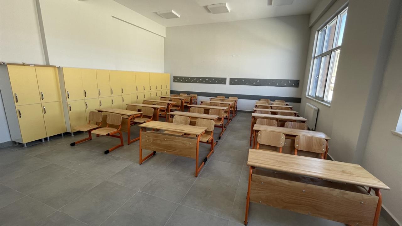 "Elazığ`ın farklı noktalarında modern okullar yükseliyor"