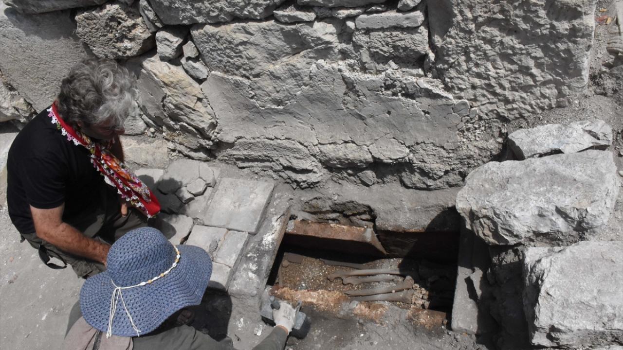 "10`un üzerinde mezara ulaştık"