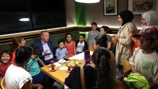 Cumhurbaşkanı Erdoğan vatandaşlarla çay içip sohbet etti