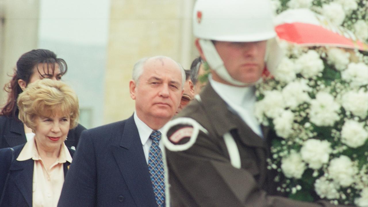 Gorbaçov, 27 Nisan 1995`te Anıtkabir`i ziyaret etmişti. (Arşiv)