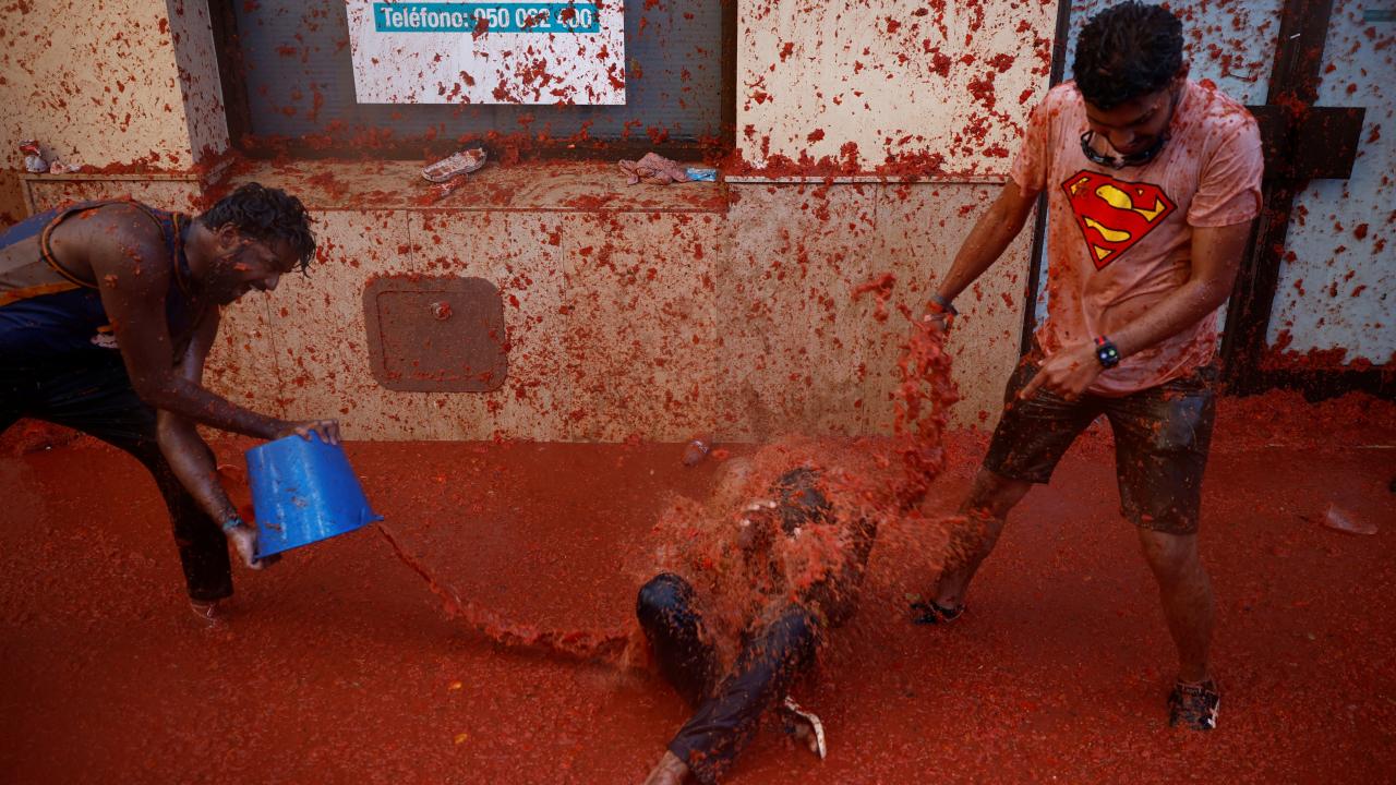 Bunol’un nüfusu bir günlüğüne iki katına çıktı