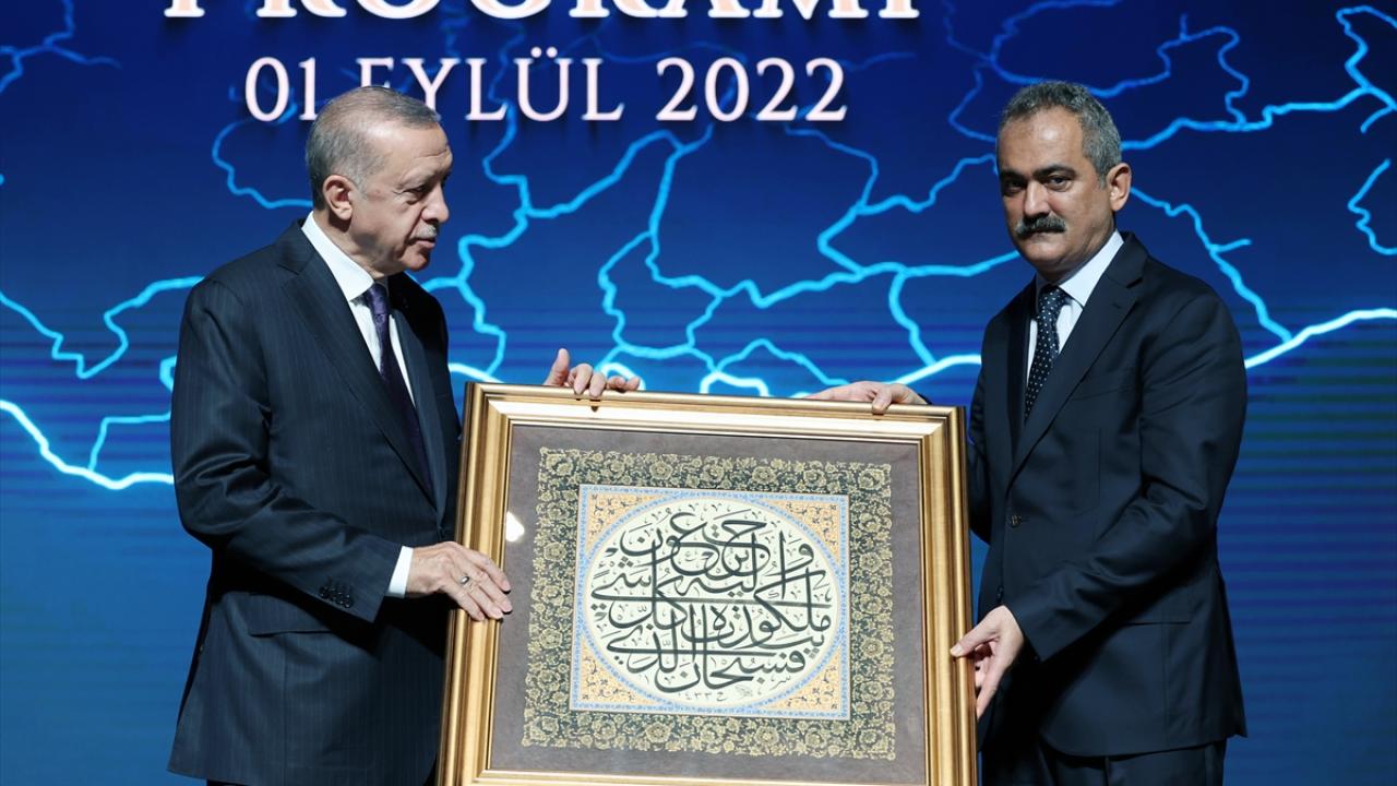 "Yakında başlatılacak Türkçe seferberliğini de takdirle ve memnuniyetle karşılıyorum"