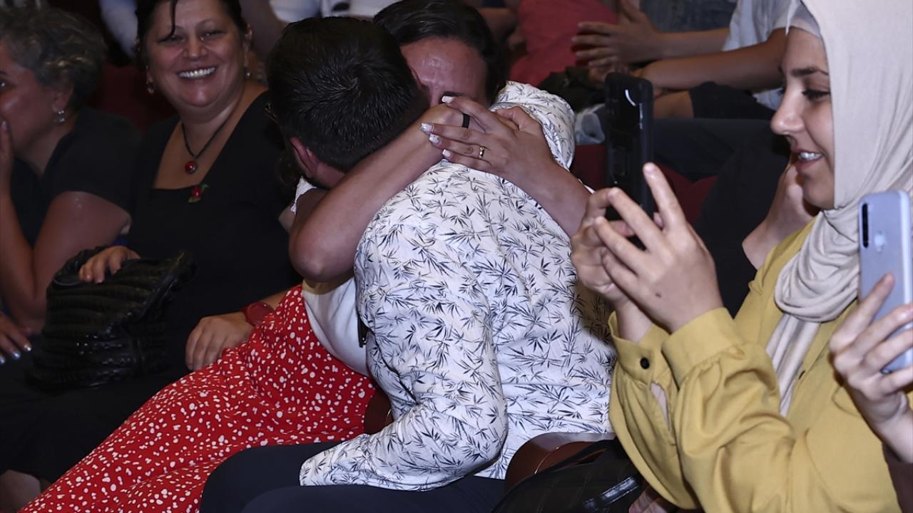 "Tevarüs ettiğimiz değerleri bir kuyumcu titizliği ile evlatlarımıza öğretmeli, onlara rehberlik etmeli, gönüllerine dokunmalıyız"