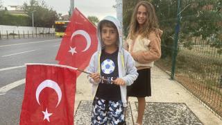 Cumhurbaşkanı Erdoğan kendisine seslenen çocuklar ve vatandaşlarla sohbet etti