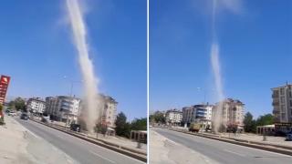 Elazığ'da cadde üzerinde hortum çıktı