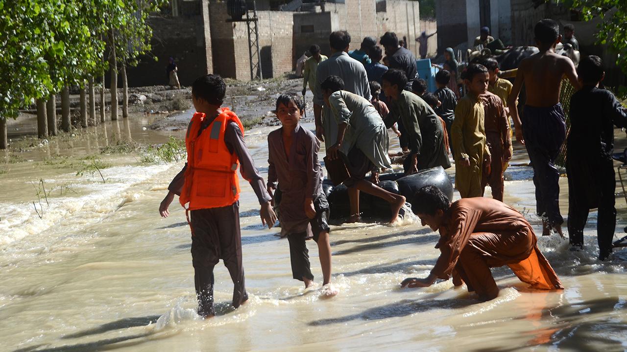 Pakistan'da yağmurla gelen ölüm ve yıkım artıyor
