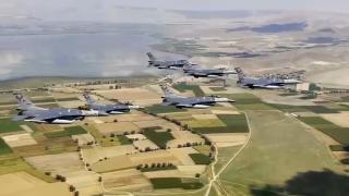 Muharip uçaklarla Kütahya ve Afyonkarahisar’ı selamladı