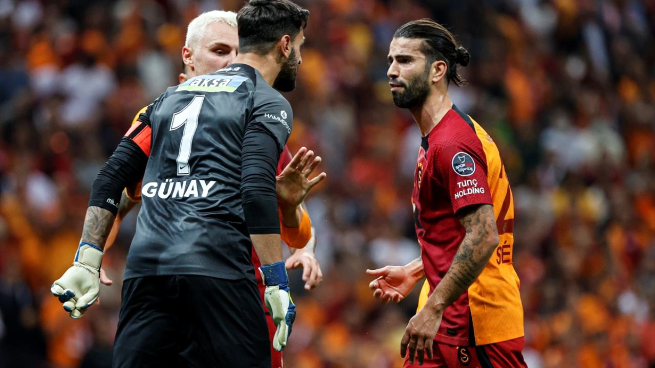 Galatasaray`ın golleri Gomis`ten