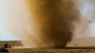 Bitlis'te 'kum şeytanı' adı verilen hortum böyle görüntülendi
