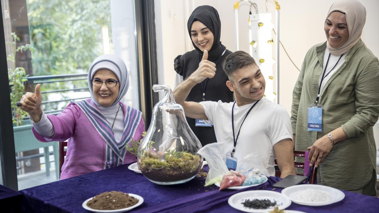 Emine Erdoğan, Türkiye'de yetişkin engellilere hizmet veren ilk halk eğitim merkezinin açılışını yaptı