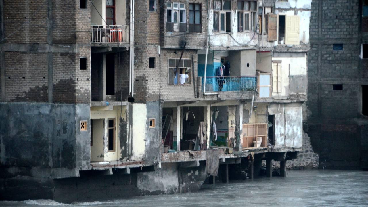 Pakistan'daki sel felaketi altyapıya ciddi zarar verdi