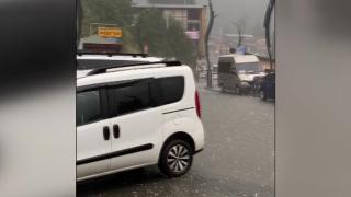 Rize'de şiddetli yağış etkili oluyor