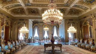 Dolmabahçe Sarayı’nın 166 yıllık kristal şamdanları özel bakıma alındı