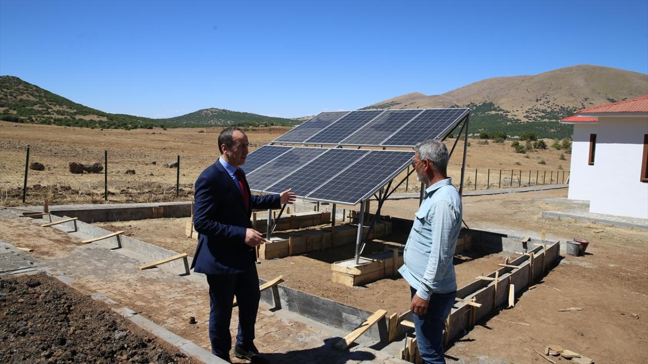 Okula güneş enerjisi sistemi kuruldu