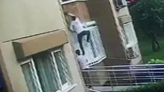 Apartmana tırmanan hırsız kamerada