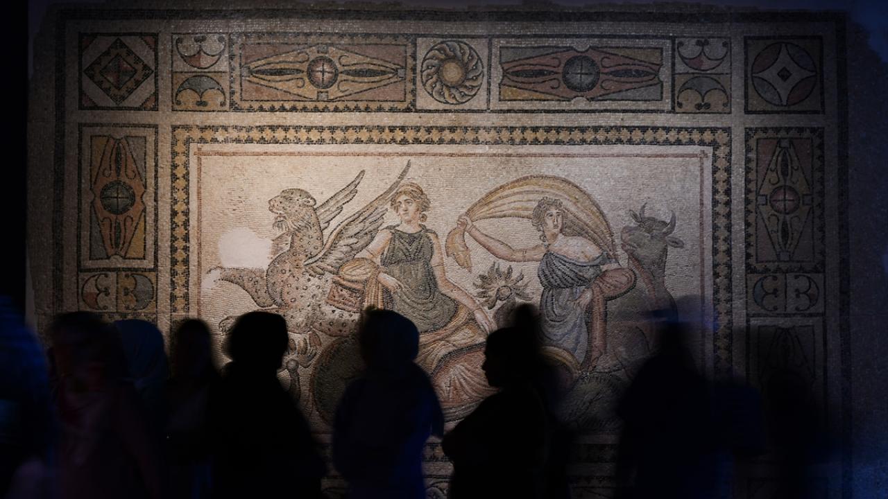 Zeugma Mozaik Müzesi 11 yıldır bölge turizmine katkı sunuyor | TRT ...