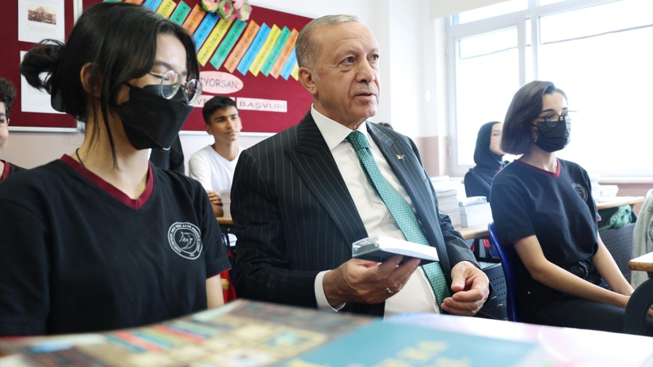 "Gençlerle istikbalin Türkiye`sini inşa edeceğiz"