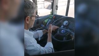 Otobüs şoförü direksiyon başında görüntülü konuştu