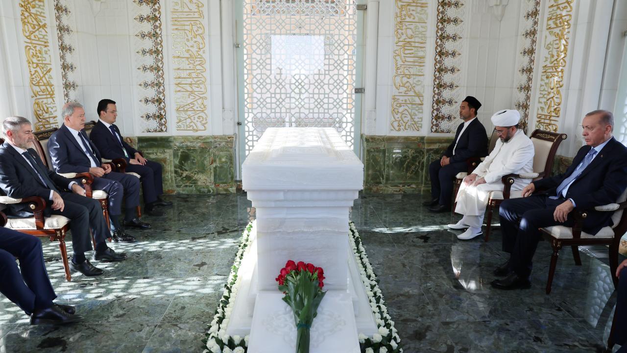 Cumhurbaşkanı Erdoğan, Hazreti Hızır Türbesi`ni ziyaret etti