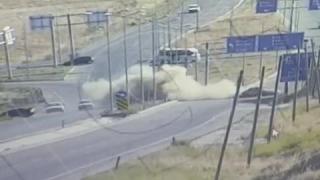 Hız yapan otomobil sürücüsü önündeki araca çarptı: O anlar kamerada