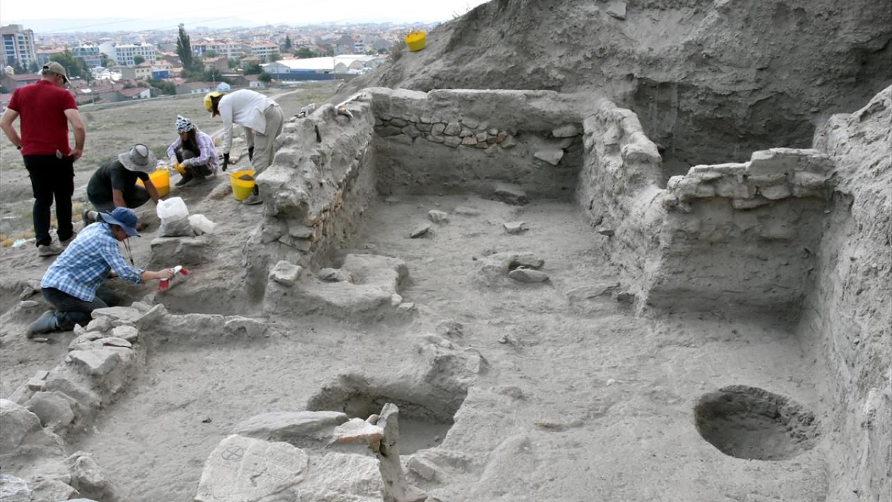 'Şarhöyük' kazılarında geç Frig dönemine ait tabakalara ulaşıldı