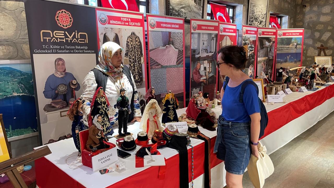 Tosya fesini minyatür hale getirip broş yaptı