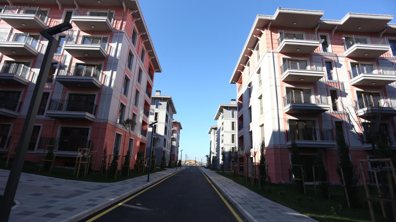 Soru: 50 bin – 100 bin konut projesinde kurada hak sahibi olup konut satış sözleşmesi imzalamayan vatandaşlar 250 bin konut projesine başvuru yapabilirler mi?