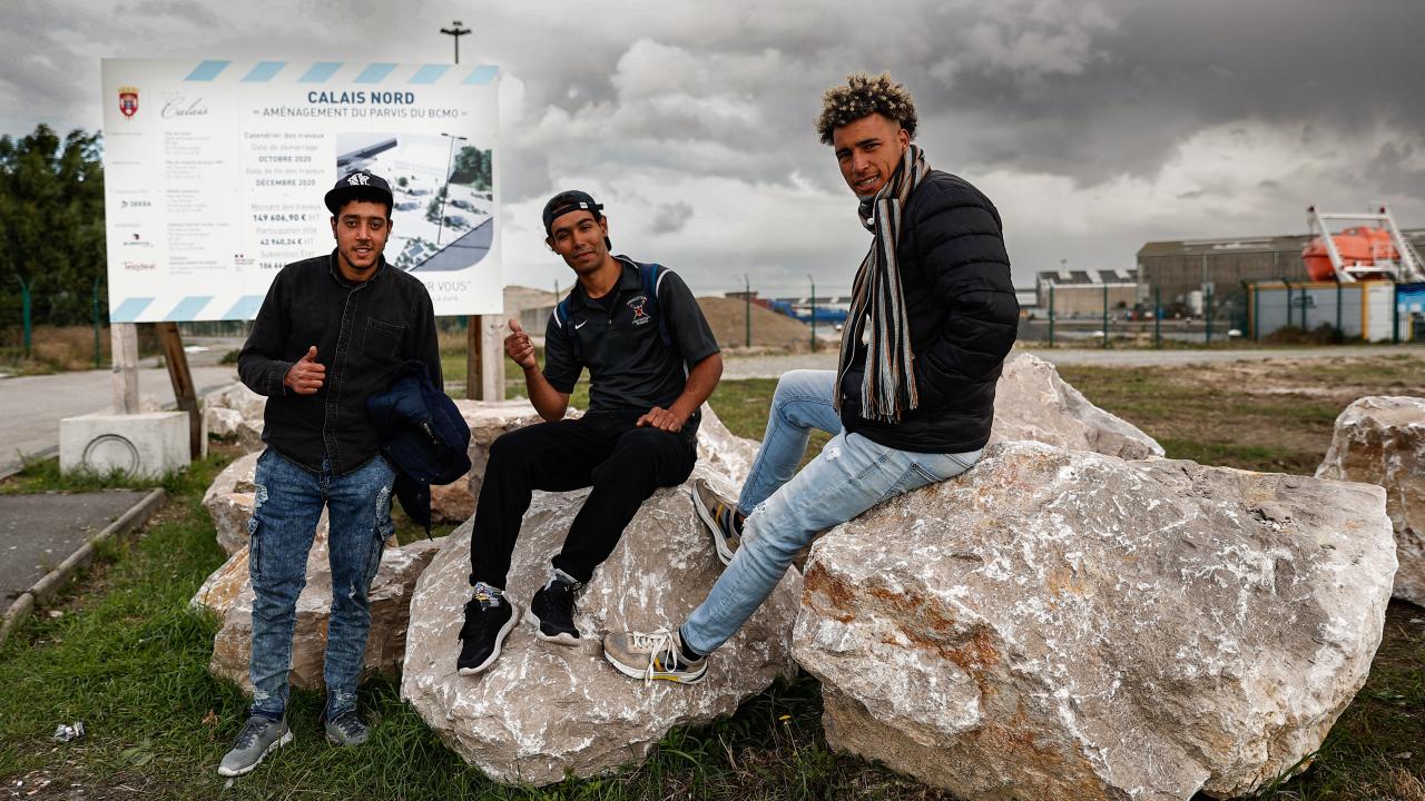 "GÖÇMENLERE YİYECEK YARDIMI YAPILMASI ENGELLENMEK İSTENİYOR"