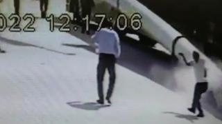 4 tonluk direğin altında kalmaktan son anda kurtuldu