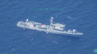 Yunanistan'ın düzensiz göçmenleri Türk kara sularına ittiği anlar İHA kamerasında