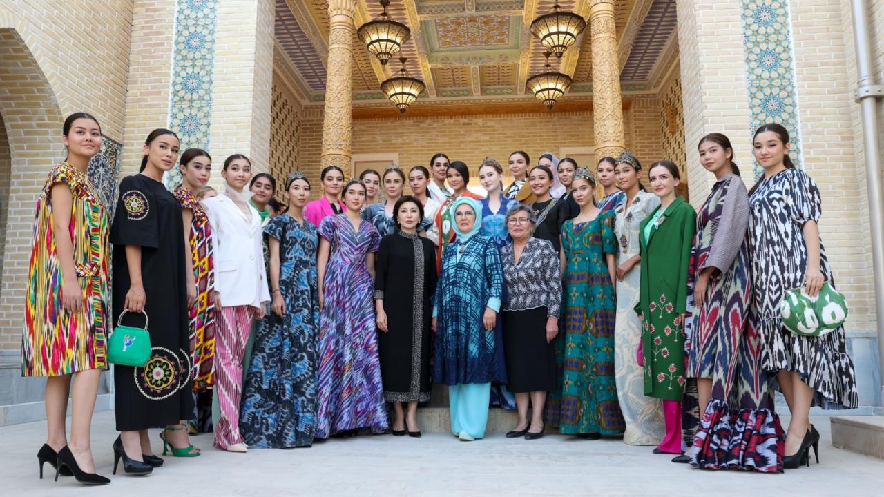 Emine Erdoğan Özbekistan Cumhurbaşkanı'nın eşi Ziroat Mirziyoyeva ile Ebedi Şehir'i gezdi