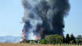 İzmir'de bir kozmetik fabrikasında yangın