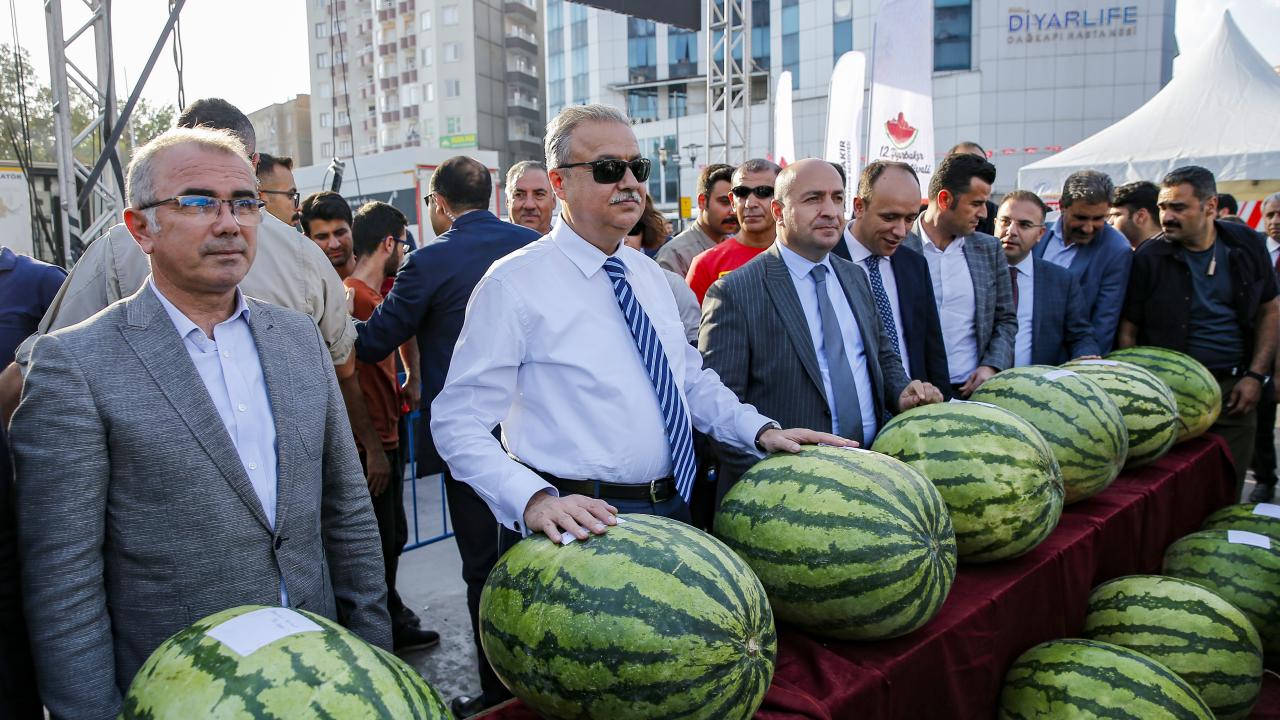 Valilik, Büyükşehir ile Tarım ve Orman İl Müdürlüğü`nün üreticileri desteklediğini anlatan Su, şöyle konuştu: