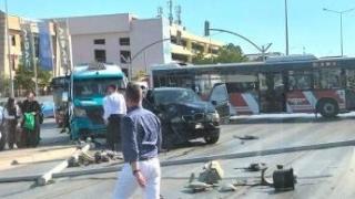 Otomobilin çarptığı dolmuş savrulup motosiklete çarptı: O anlar kamerada