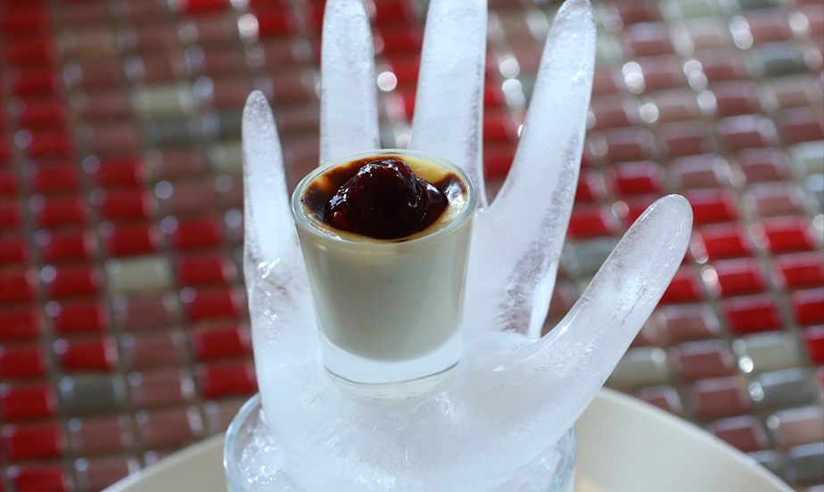 "Sütlacı keyifle yedi"