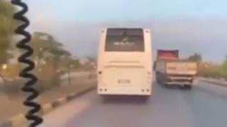 Midibüs şoförünün ambulansa yol vermediği anlar kamerada