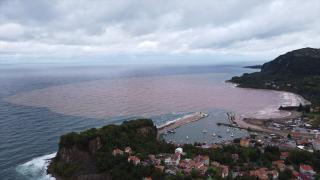 Bartın'da sağanak etkisi: Denizin rengi değişti