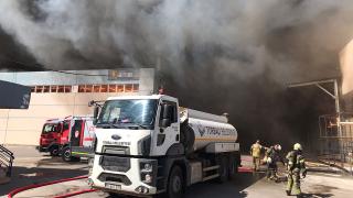 İzmir'de yatak fabrikasında yangın
