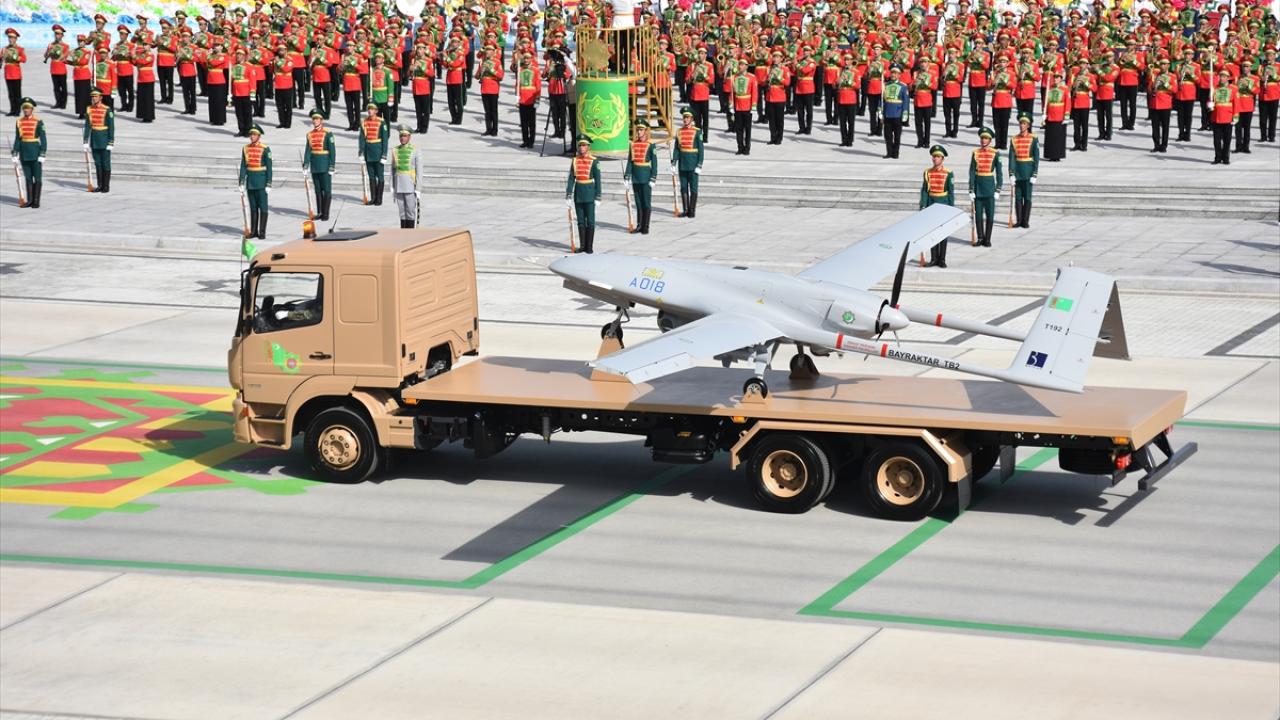 TÖRENDE BAYRAKTAR TB2 DE YER ALDI